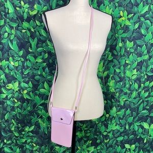 Crossbody faux leather bag.